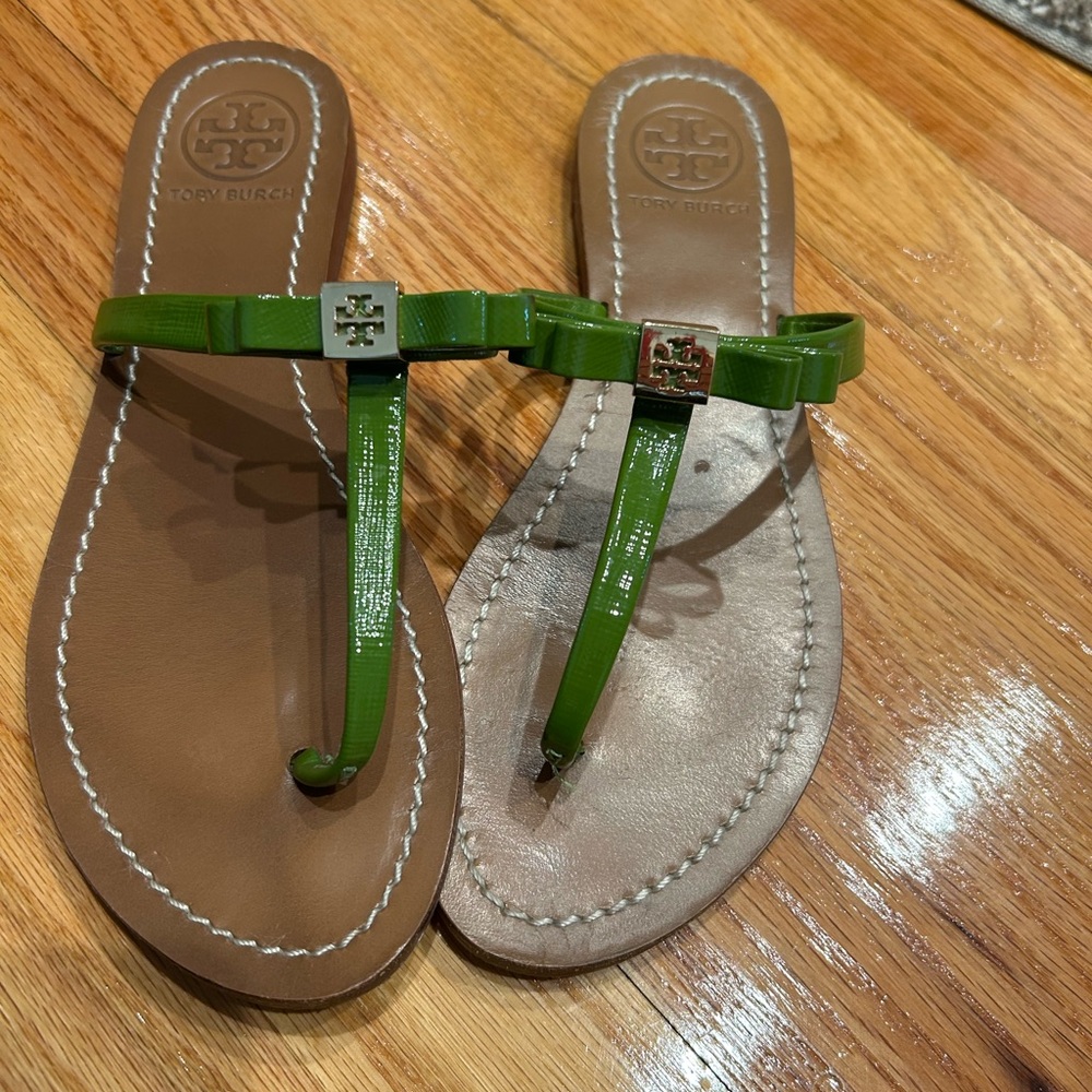 Tory Burch - green patten leather sandal - like new. Size 6.5 -